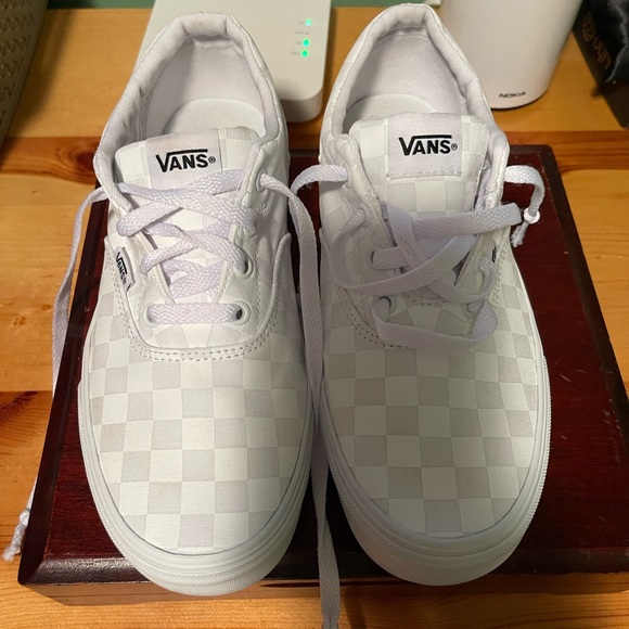 Vans Shoes - Women’s Vans lace up.